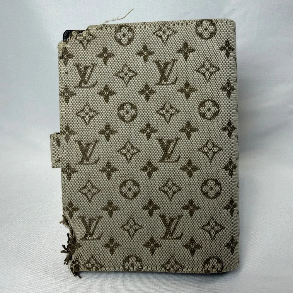 Louis Vuitton excellent pre
